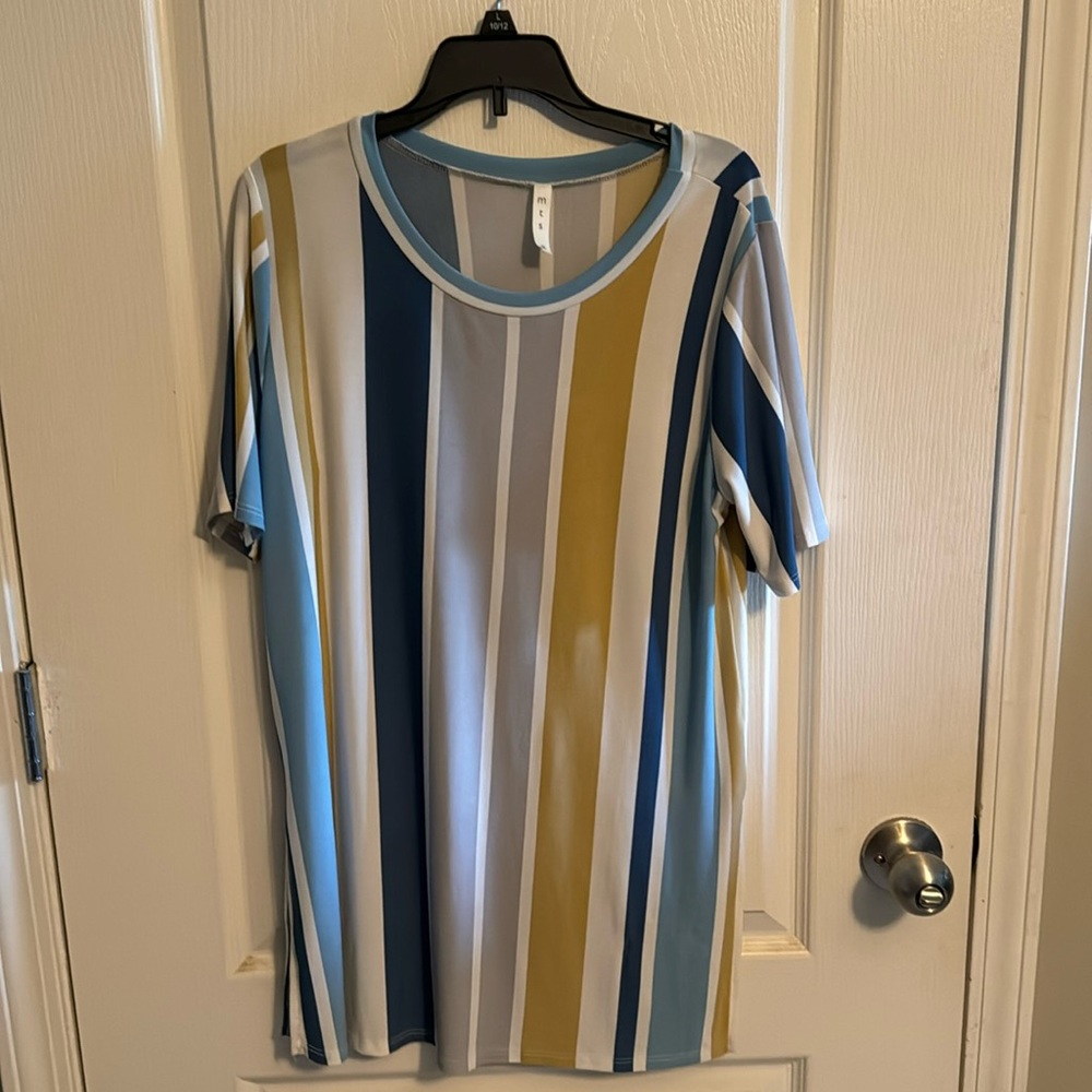 Super soft bowling style shirt